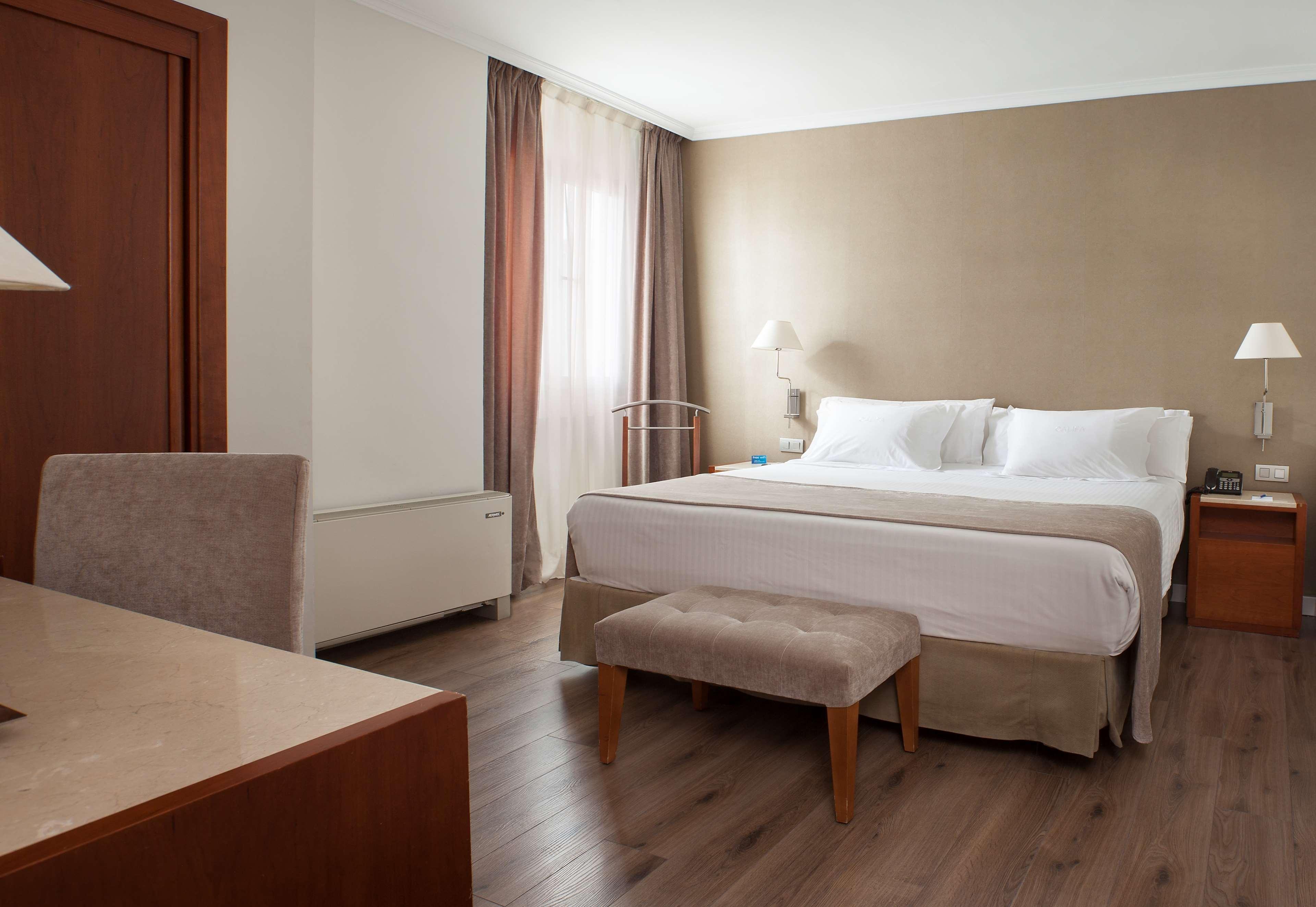 Nh Cordoba Califa Hotel Exterior photo