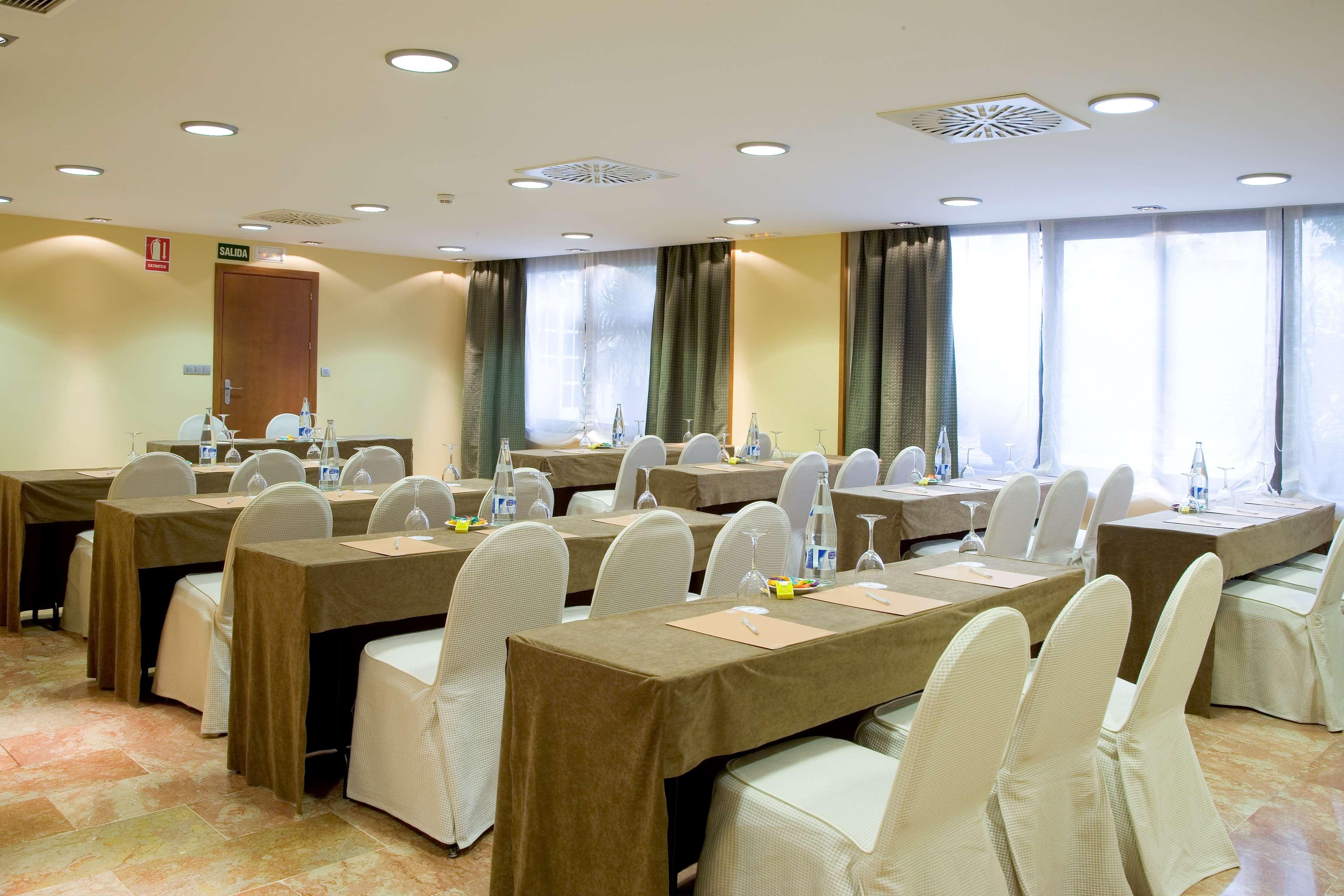 Nh Cordoba Califa Hotel Exterior photo