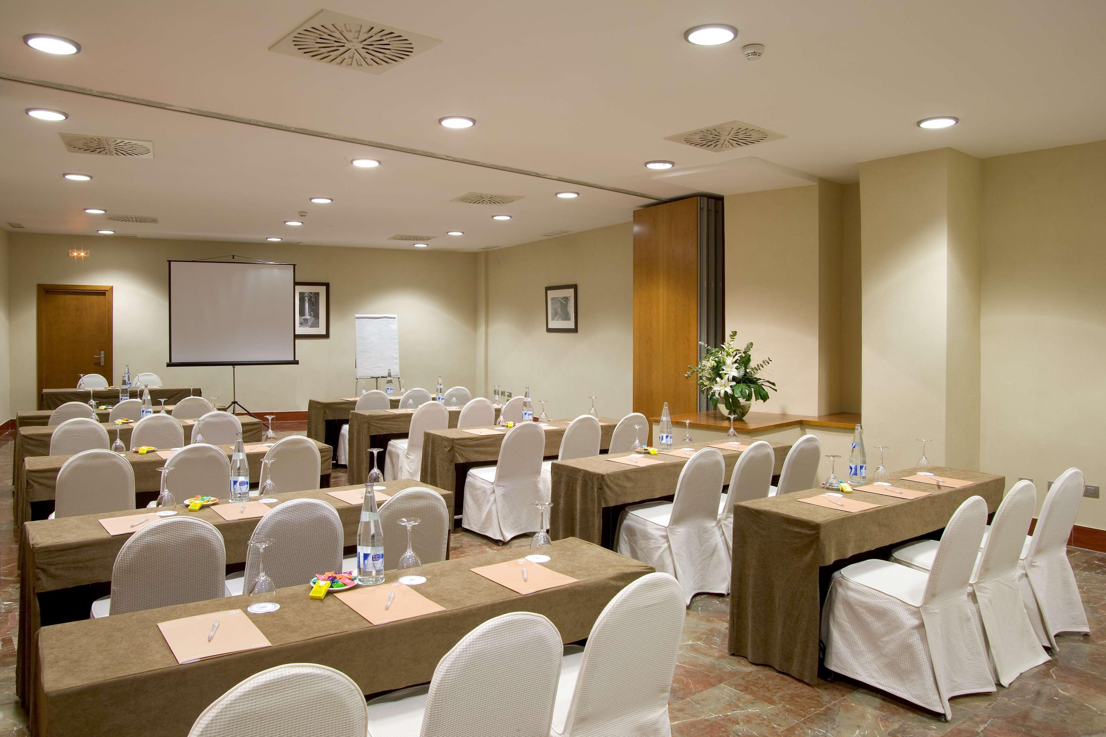 Nh Cordoba Califa Hotel Exterior photo