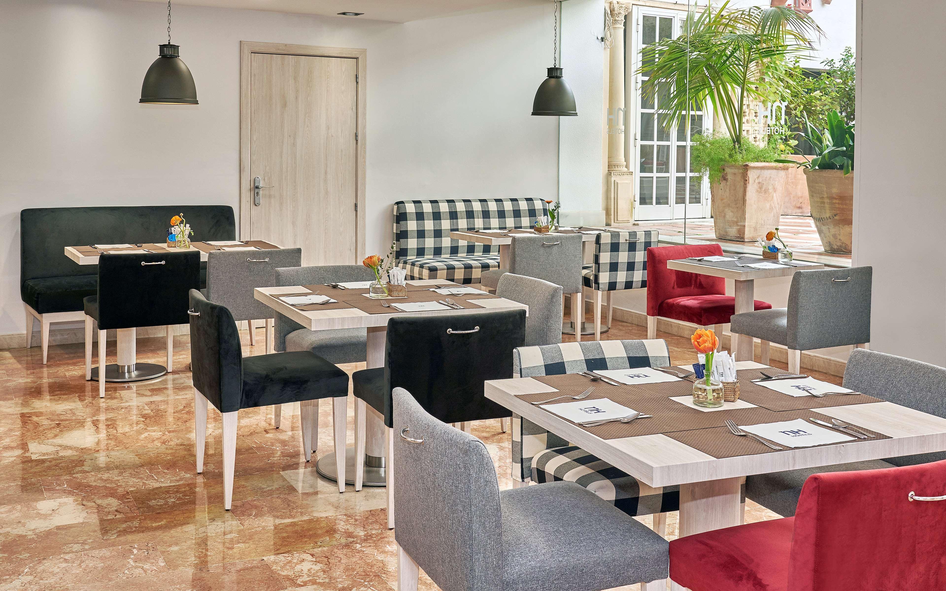 Nh Cordoba Califa Hotel Exterior photo