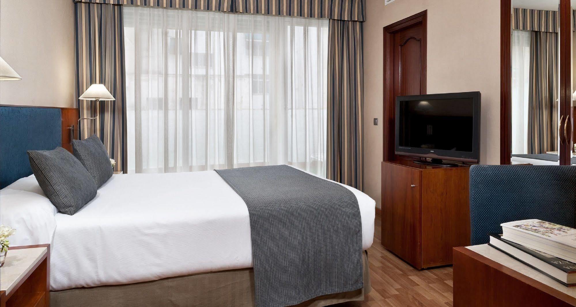 Nh Cordoba Califa Hotel Exterior photo